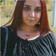 Profesora de primaria que ofrece repaso y apoyo